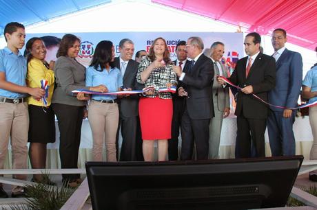Danilo inaugura estancia infantil en La Vega y un politécnico en Gurabo.