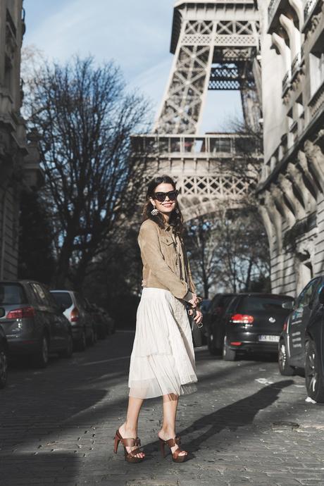 PFW_Paris_Fashion_Week-Tulle_Skirt-Suede_Jacket_Levis-Louis_Vuitton_Clogs_Shoes-Outfit-Street_Style-43