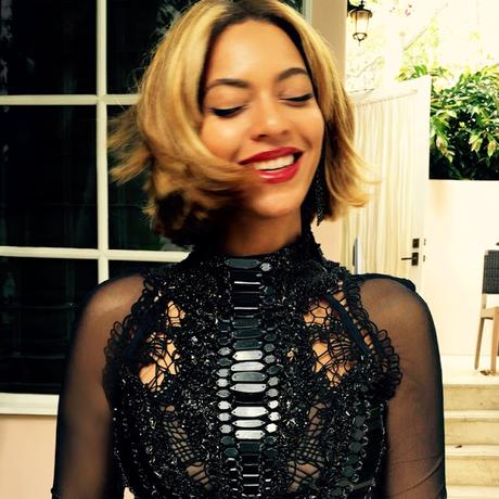 Beyonce luce nuevo peinado y Tom Ford en estas recientes imágenes