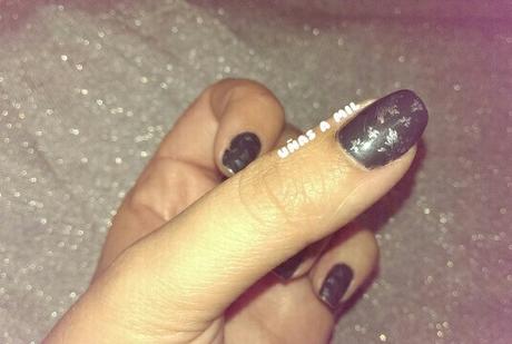 diseño_de uñas_opi_estampación_hojas_gris_discreto