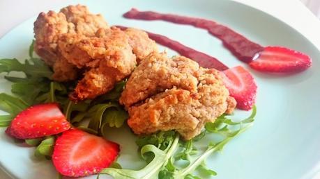 Pollo vegetal VFC Vegesan con salsa de fresa Pollo vegetal VFC Vegesan con salsa de fresa