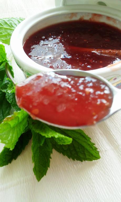 Mermelada de Tomate, Fresa , Hierbabuena y Canela.