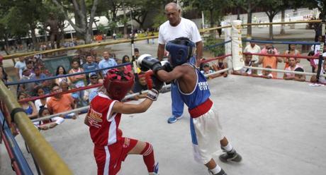 Caraqueño Joniker Tovar triunfó en jornada de Boxeo Bolivariano de Calle