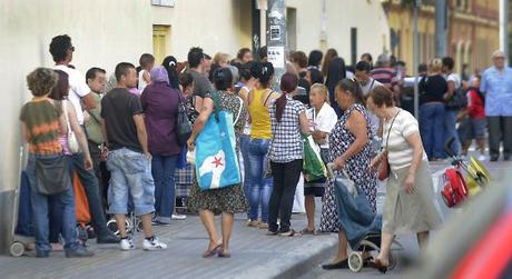 Más fotos de la “Tierra hostil” en España y sus colas del hambre, que la prensa del capital no quiere que veas