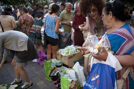 Más fotos de la “Tierra hostil” en España y sus colas del hambre, que la prensa del capital no quiere que veas