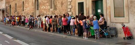 Más fotos de la “Tierra hostil” en España y sus colas del hambre, que la prensa del capital no quiere que veas