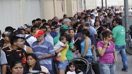 Más fotos de la “Tierra hostil” en España y sus colas del hambre, que la prensa del capital no quiere que veas