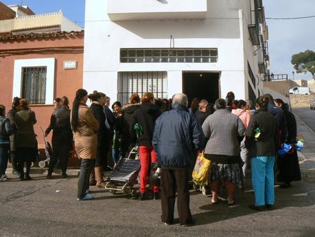 Más fotos de la “Tierra hostil” en España y sus colas del hambre, que la prensa del capital no quiere que veas