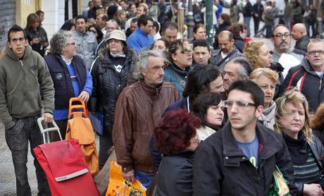 Más fotos de la “Tierra hostil” en España y sus colas del hambre, que la prensa del capital no quiere que veas
