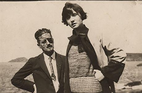James Joyce con su hija Lucia en 1924
