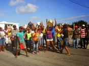 gente Solares Milton paran transito pidiendo agua.