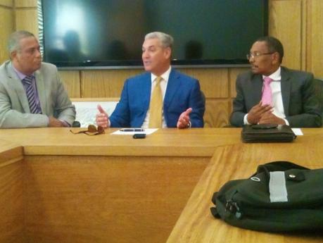 Gonzalo ordena obras; designa de enlaces a Rafael Cuevas y Diego Aquino.