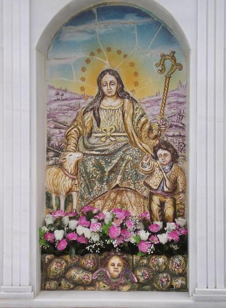 Iconografía de la Pastora de Cantillana:  En el cementerio de Sevilla