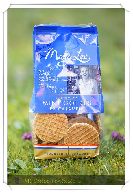 Mini Sandwiches de Gofres con Buttercream de Queso