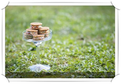 Mini Sandwiches de Gofres con Buttercream de Queso