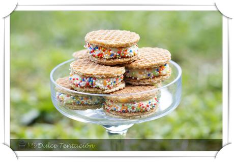 Mini Sandwiches de Gofres con Buttercream de Queso