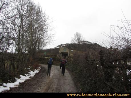 Ruta Carabanzo, Ranero: Cabaña junto a la pista