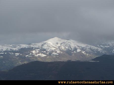 Ruta Carabanzo, Ranero: Vista del pico Llosorio