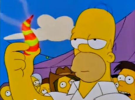 Still from El Viaje Misterioso de Nuestro Jomer, The Simpsons (1997) / Fox Homer Simpsom a punto de probar los efectos del chile de un manicomio guatemalteco de Quetzalzaltenango