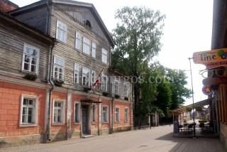 CASA DE MADERA EN KULDIGA. LETONIA.