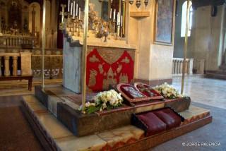 INTERIOR DE LA CATEDRAL DE ECHMIADZIN