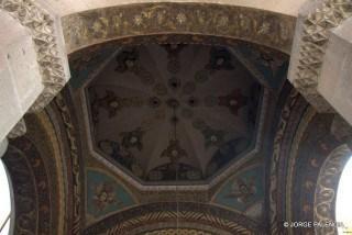 CÚPULA DEL CAMPANARIO DE LA INTERIOR DE LA CATEDRAL DE ECHMIADZIN