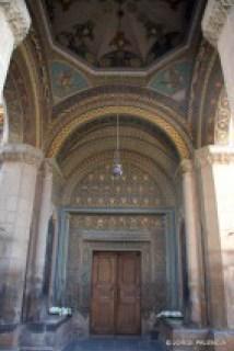 ENTRADA A LA CATEDRAL DE ECHMIADZIN