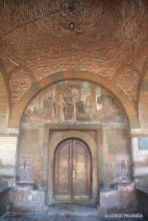 ENTRADA A LA IGLESIA DE SANTA GAYANÉ, ECHMIADZIN