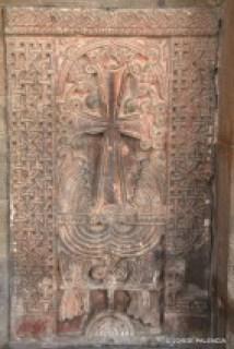 KHACHLAR EN LA IGLESIA DE SANTA GAYANÉ, ECHMIADZIN