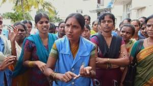 Trabajadoras en huelga en una fábrica textil al sur de la India / Foto: No Dust Films