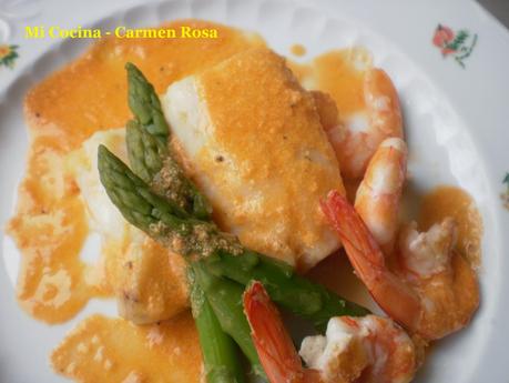 LOMOS DE BACALAO AL HORNO CON SALSA DE LANGOSTINOS Y ESPÁRRAGOS