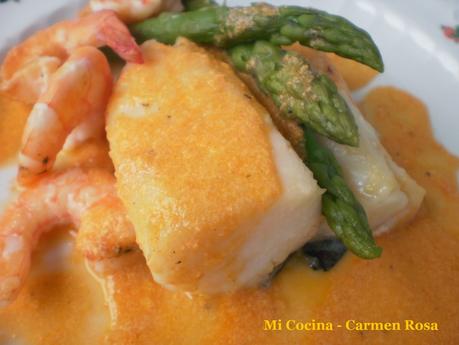 LOMOS DE BACALAO AL HORNO CON SALSA DE LANGOSTINOS Y ESPÁRRAGOS