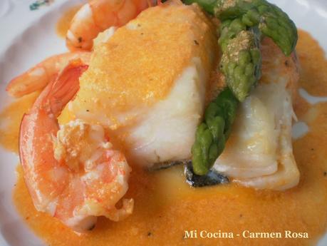LOMOS DE BACALAO AL HORNO CON SALSA DE LANGOSTINOS Y ESPÁRRAGOS