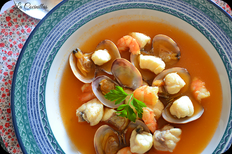 Sopa de pescado con rape y almejas