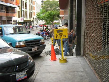 EL RECREO - Continúan los trabajos de localización brote de aguas negras en  la Calle Unión