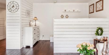 Una gran idea para instalar la cama en el salón