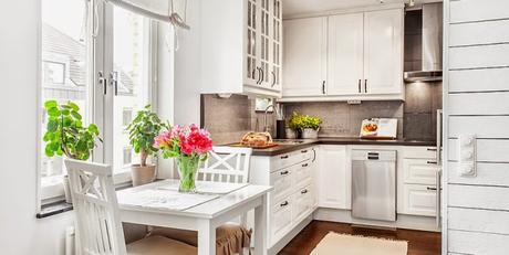 Una gran idea para instalar la cama en el salón