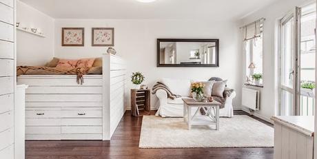 Una gran idea para instalar la cama en el salón