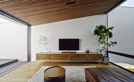 Volumen, geometría y diseño minimalista en esta vivienda