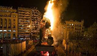 Terminan las Fallas 2015 con mucho frío y  pasadas por agua.