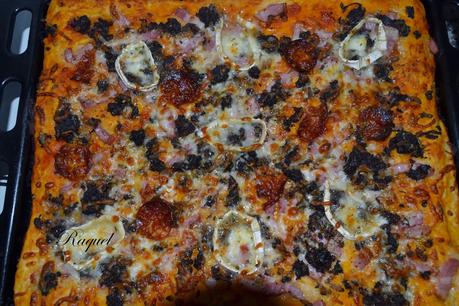 Pizza de Morcilla con Iibéricos y Queso de Cabra