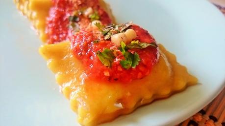 Raviolis veganos caseros rellenos de champiñones y piñones