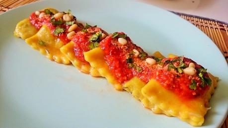 Raviolis veganos caseros rellenos de champiñones y piñones