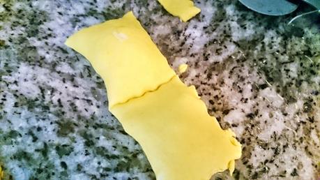 Raviolis veganos caseros rellenos de champiñones y piñones