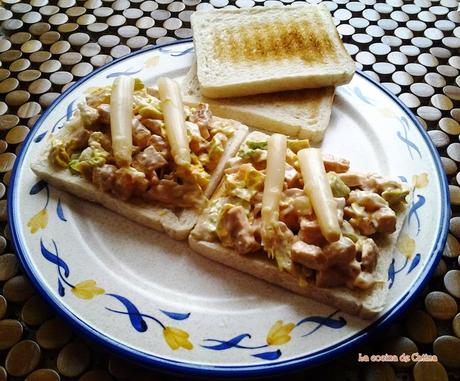 Emparedados de espárragos y pollo