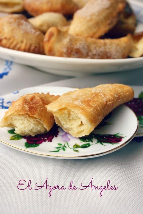 Empanadillas rellenas de bizcocho, Empanadillas dulces