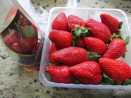 Tarta de nata y fresas (Con bizcocho)