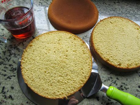 Tarta de nata y fresas (Con bizcocho)