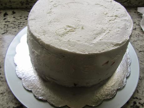 Tarta de nata y fresas (Con bizcocho)