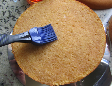 Tarta de nata y fresas (Con bizcocho)